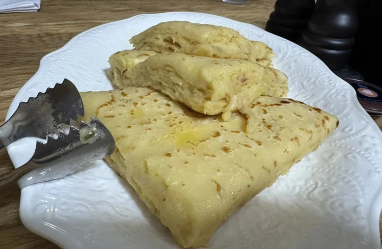 Хычины с картофелем. Фото: АТОР